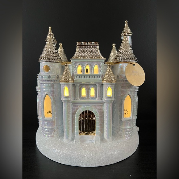 NEW 2026 Bath & Body Works Disney Princess Light Up Castle 3-Wick Candle Holder - Picture 7 of 11